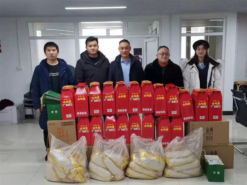 情牵小年送温暖 助力振兴暖民心 点点体育在线登录入口集团走访楚家庄帮扶村