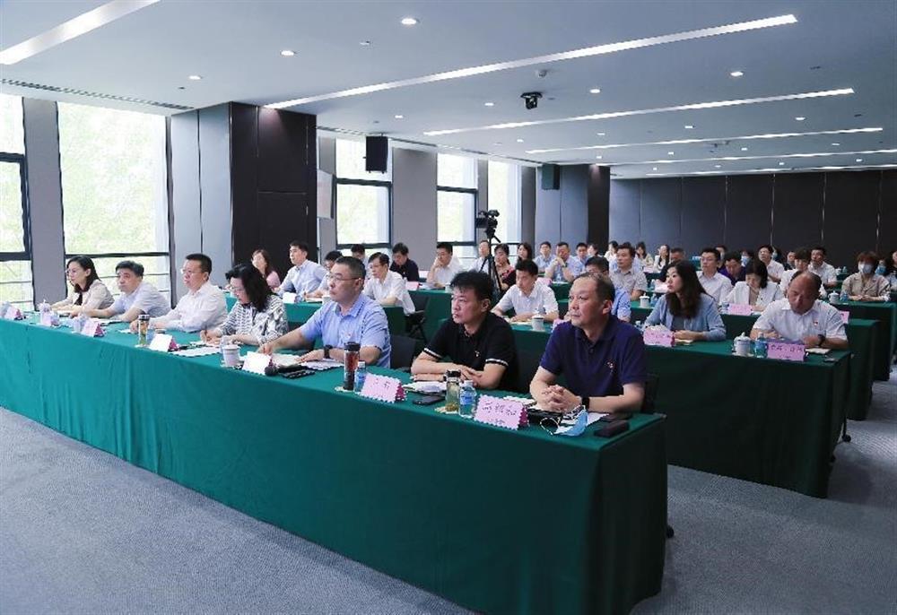 济南点点体育在线登录入口集团组织开展党委理论学习中心组集中学习暨专题党课