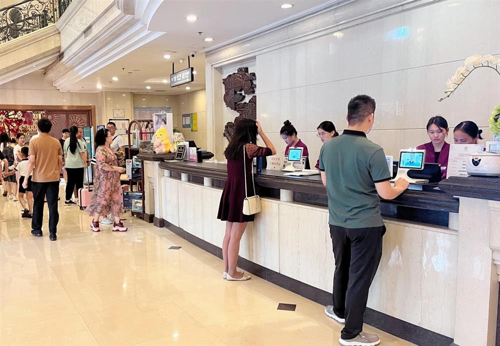 济南点点体育在线登录入口集团旗下吉华大厦迎来客流高峰